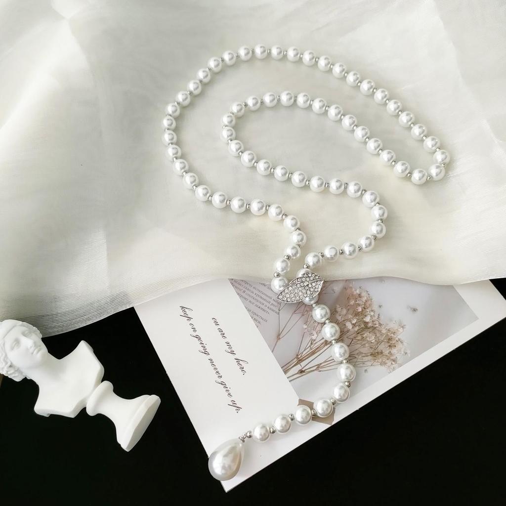 Elegant Adjustable Pearl Necklace - Versatile Light Luxury Jewelry for Women, Perfect for Autumn and Winter Sweaters.