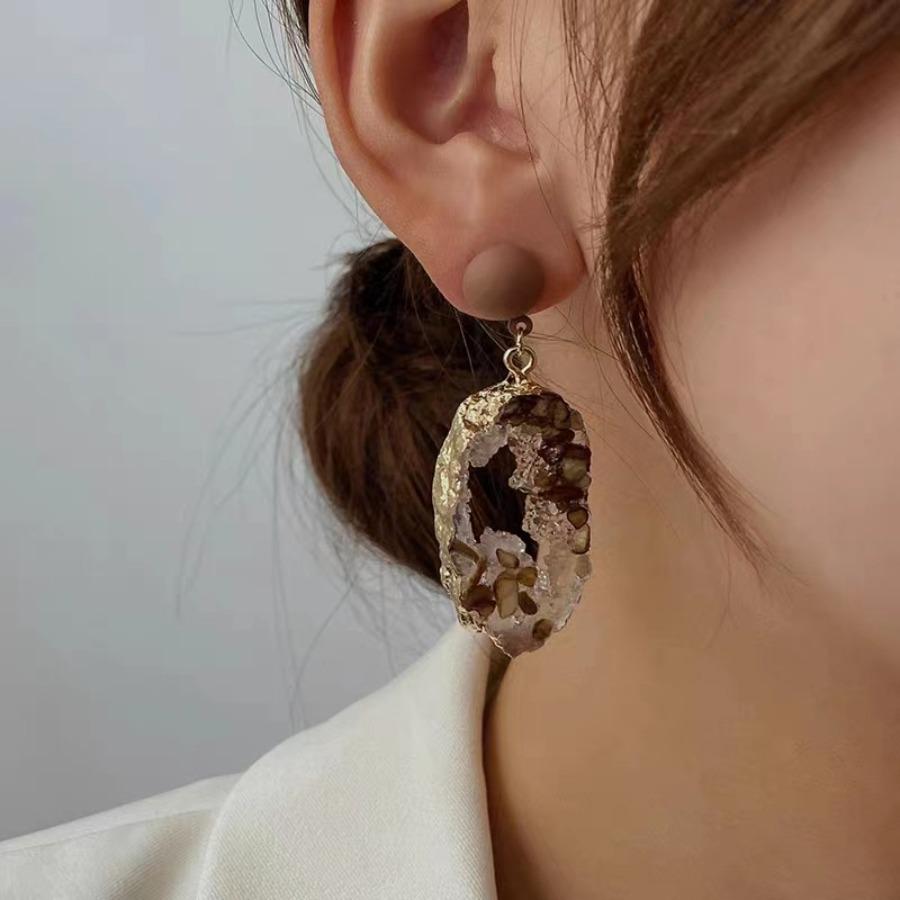 JMXD-Retro Court Style Exaggerated Green Resin Niche Beaded Temperament Women's Earrings, Earrings, Earrings