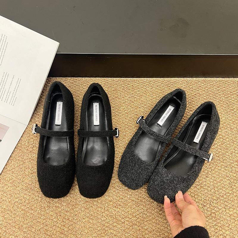 Французские ретро туфли Мэри Джейн из шерсти с квадратным носком 2025 новая темпераментная модель с ремешком на пряжке, плоская подошва, внутренняя платформа, одинарные туфли женские