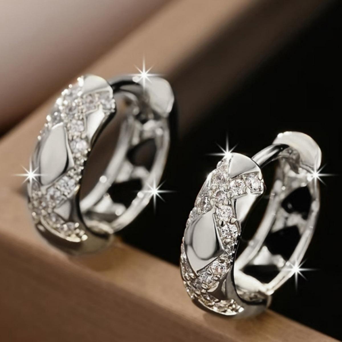 Minimalist Retro Hollow Zircon Inlaid Unisex Earrings белый
