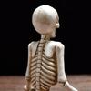 Vintage Skull Figurine Resin Haunted House Props Halloween Holiday Atmosphere Ornament Yoga Human Skeleton Statue for Home Decor