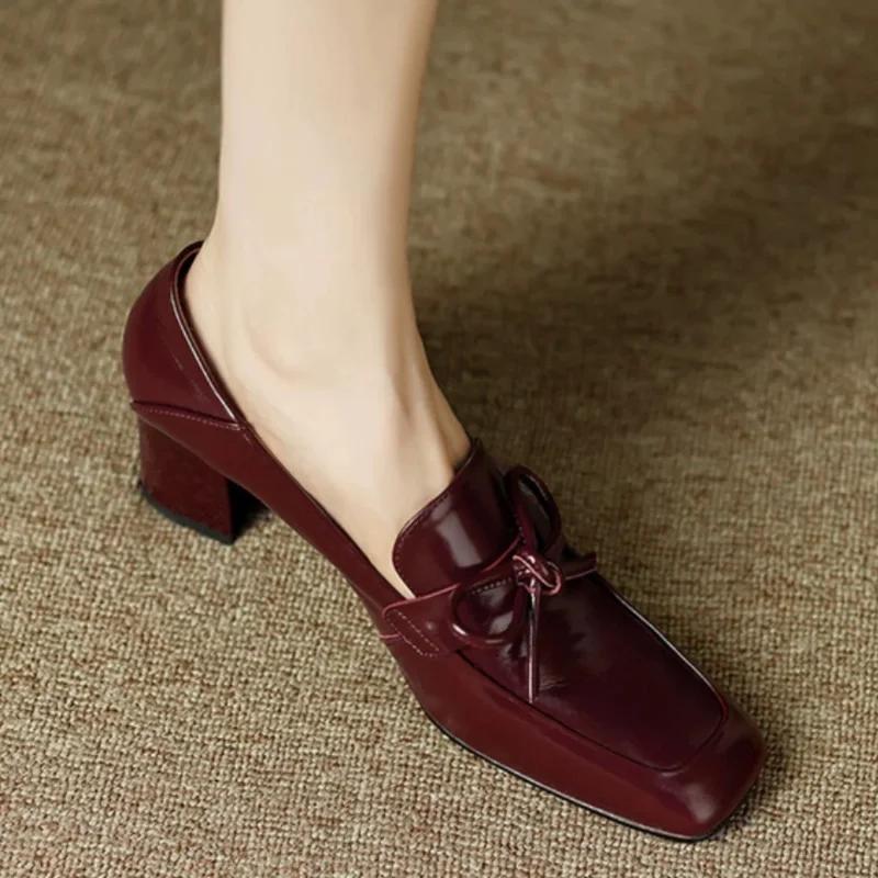 

Мода 2025 Новая обувь для женщин Лоферы Женская обувь Массивный каблук Роскошная кожа Повседневная со средним квадратным носком Блочный каблук Красный в продаже 35 вино красного