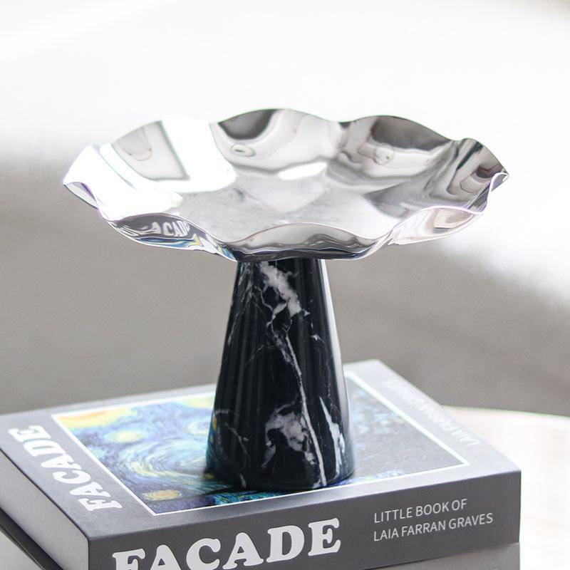 Nowoczesny designerski marmurowy talerz na owoce, abstrakcyjny metalowy talerz na owoce, taca do przechowywania na biurku, lekka luksusowa dekoracja, ozdoby