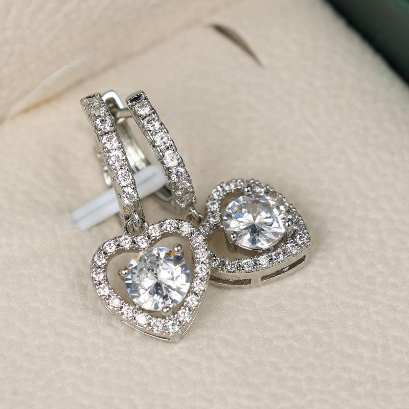 New Platinum Hollow Love Three-claw White Round Diamond Ear Buckle Niche Shining Earrings