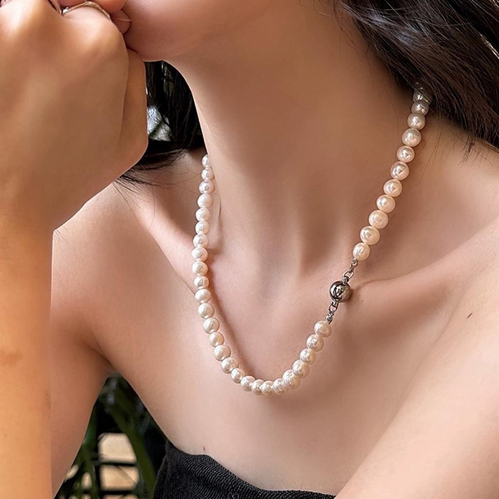 Natural Threaded Freshwater Large Pearl Necklace, a Magnetic Buckle Collarbone Chain for the Blogger's Hands, French Necklace Temperament