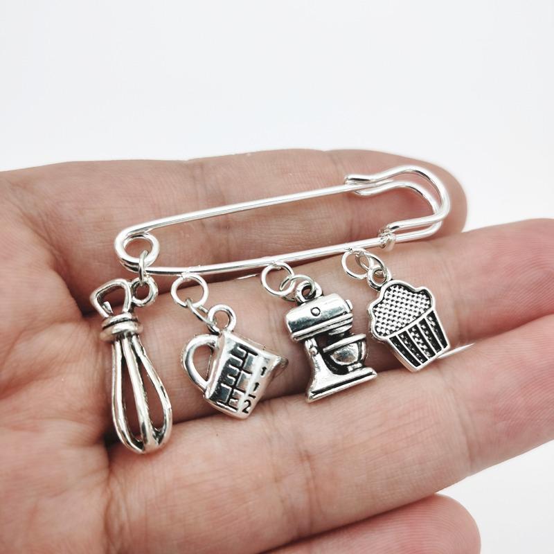 

Trendy Kitchenware Cartoon Whisk Brooch Pin