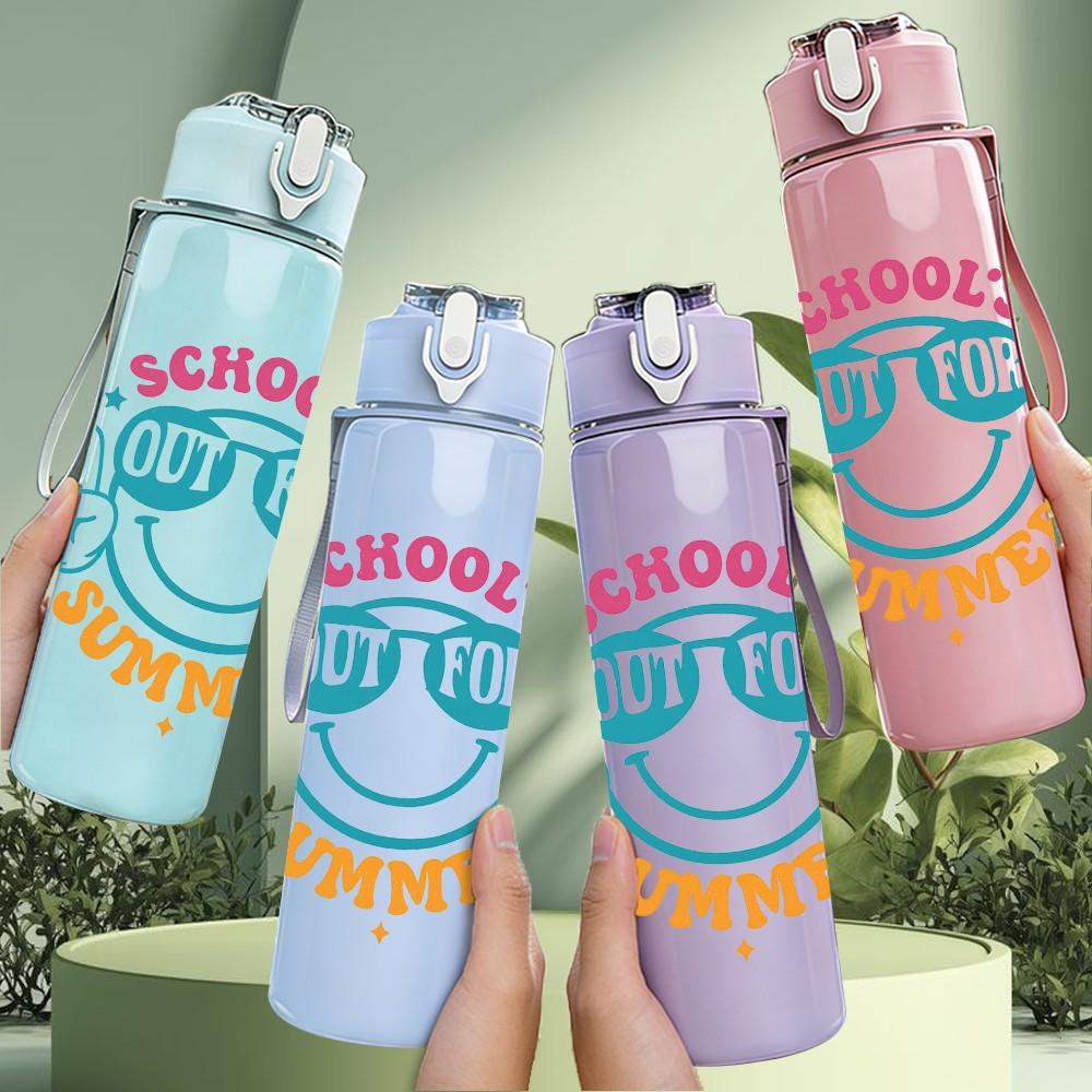 1PC School's Out For Summer Badge 750ml Color Plastic Sports Water Bottle Leakproof Flip Straw Lid Suitable for Sports Office Home Use