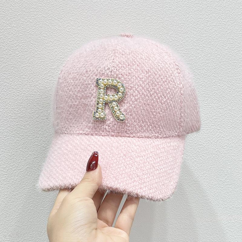 Elegantní zimní kšiltovka s drahokamu 'R' - teplá pletená čepice na ochranu sluchu pro ženy | Ideální pro outdoorové aktivity a běžné nošení