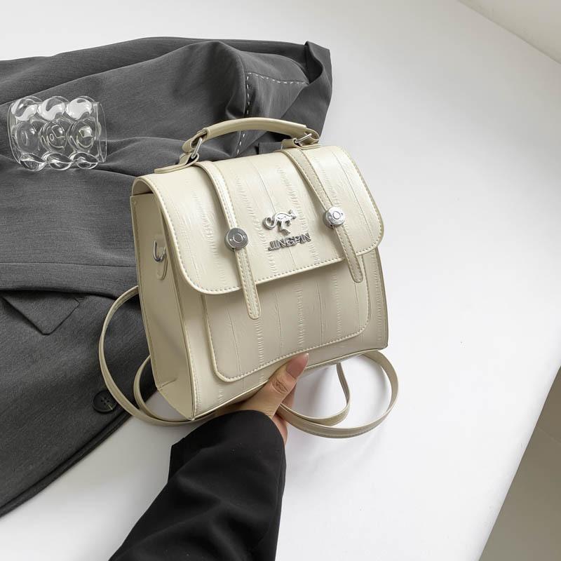 

Простая мода большой вместимости простой темпераментный рюкзак 2024 года лето новый иностранный стиль сумка для отдыха женская сумка