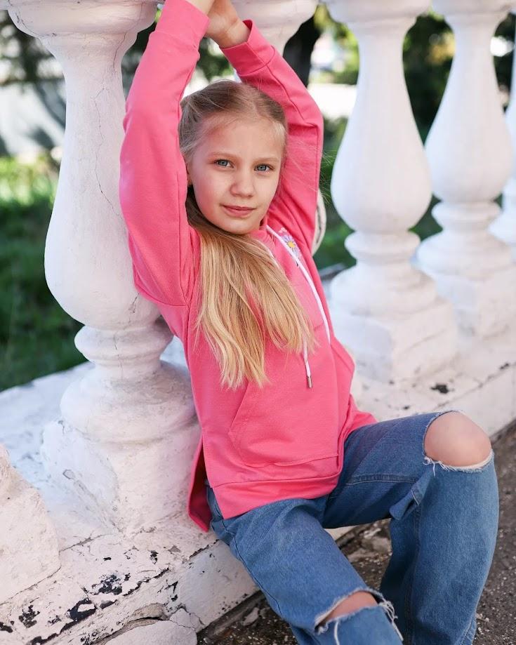 Stylish Girls’ Hoodie – Comfortable Fit & Quality Material, Any Season, 6161-057-33-5 HC