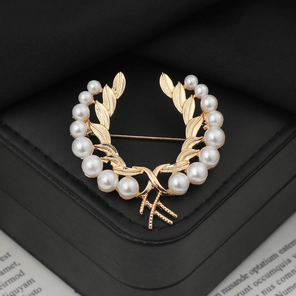 Elegant Versatile Light Luxury Corsage Brooch with Niche Design - Anti-Exposure Pin
