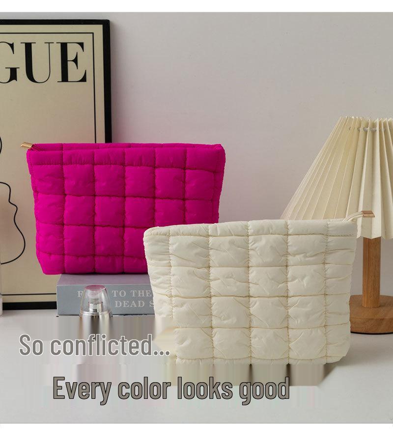 Trendy Women's Solid Color Pleated Makeup Clutch: Versatile, Fashionable, Stylish Plaid Bag