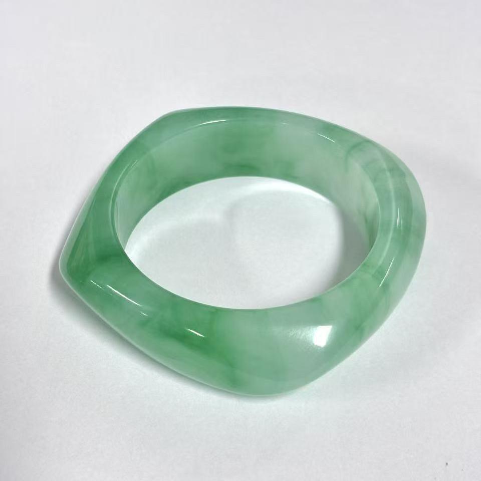 Retro Macaron Color Bangle: Stylish Women's Fashion Bracelet with Unique Niche Design