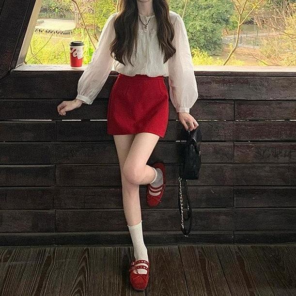 Korean temperament bubble sleeve shirt sweet spice girl high waist hip skirt women s 2026 spring new fashion two-piece set S