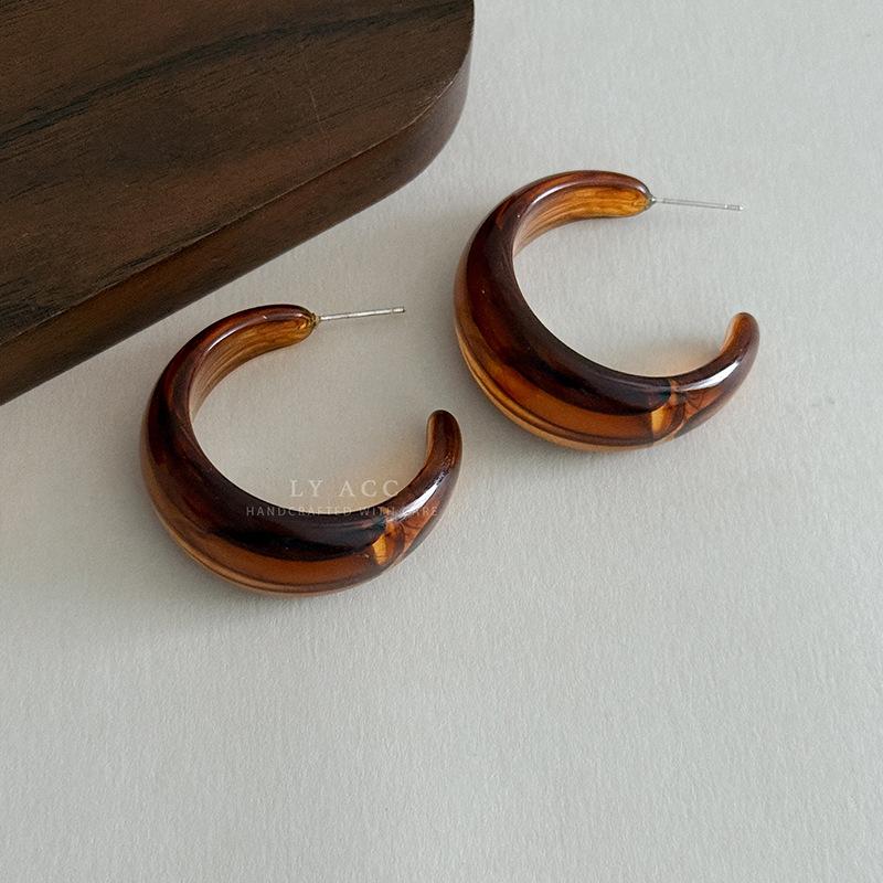 Retro color large C-shaped resin earrings, earrings, simple temperament, daily high-end fashion personality C-ring earrings, versatile