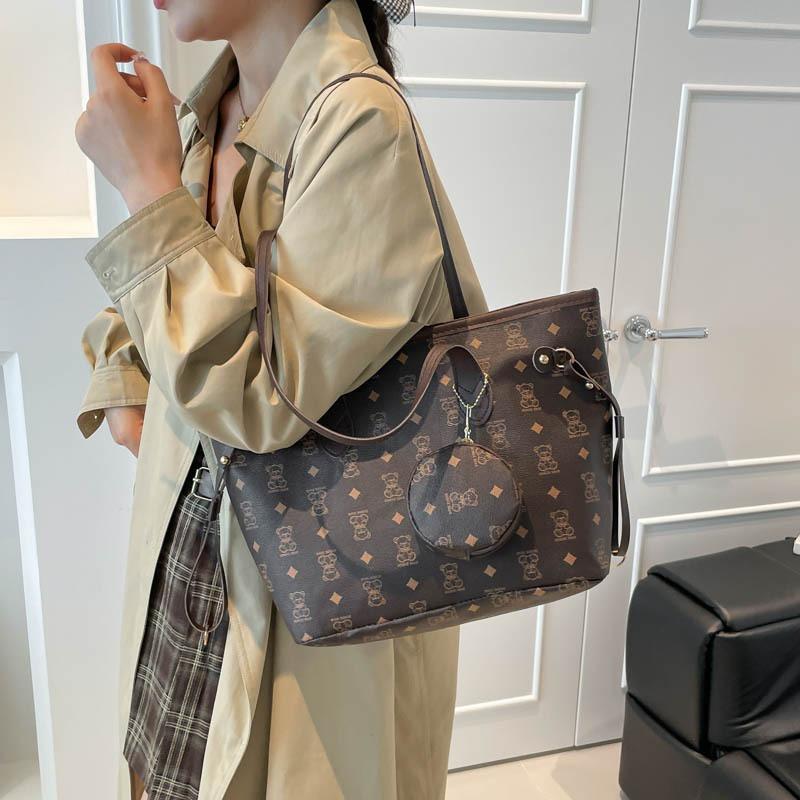 Bear Print Armpit New Large-capacity Tote Bag Portable Commuter Travel High-texture Shoulder Bag