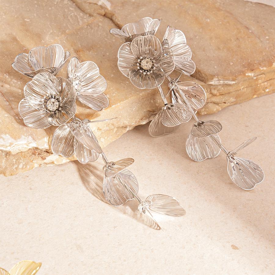 Metallic diamond-encrusted flower petals fringed silver needle earrings personalized vacation style temperament earrings