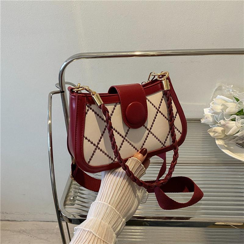 Modern Pu Pearl Chain Crossbody Bag With Magnetic Closure For Daily Casual Use