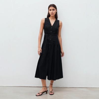 A Sleeveless V-neck Dress with A Refined and Elegant Feminine Style for Commuting