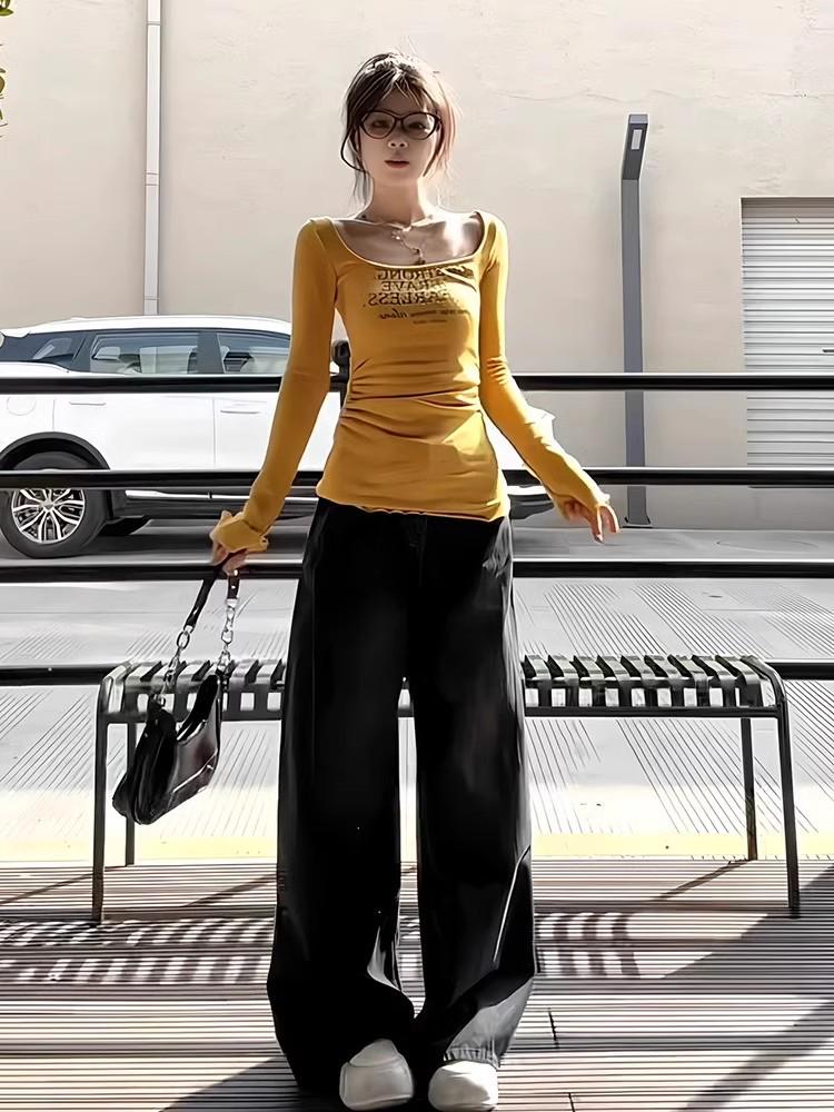 Frühling 2025 Würziges Amerikanisches Mädchen Gelbes U-Boot-Ausschnitt Langarm Sexy Retro Schlankmachendes T-Shirt