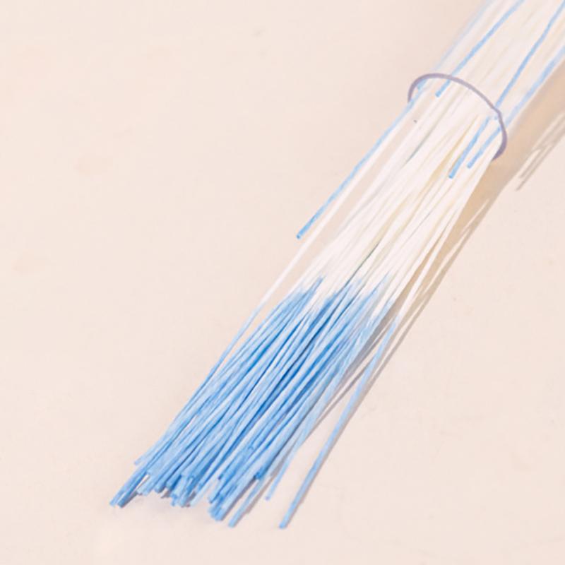 60 ks Čisticí bylinný roztok na propíchnuté uši Papírová nit Nářadí na následnou péči Sada jednorázových čističů náušnic