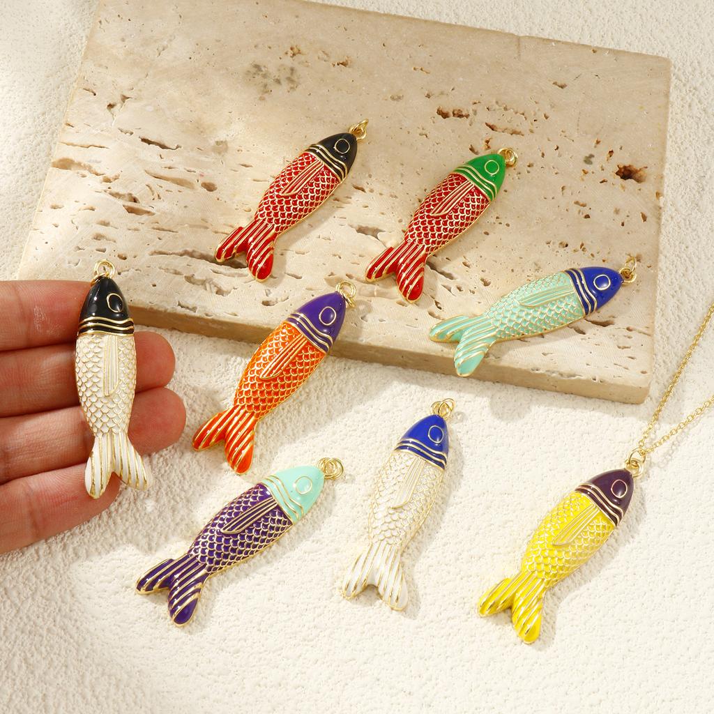 Doreen Box 1 Stück Messing Fisch Anhänger 18 Karat Vergoldet Emaille Fisch Tier Ozean Schmuck Charms für Halskette Zubehör 5,6 cm x 1,5 cm