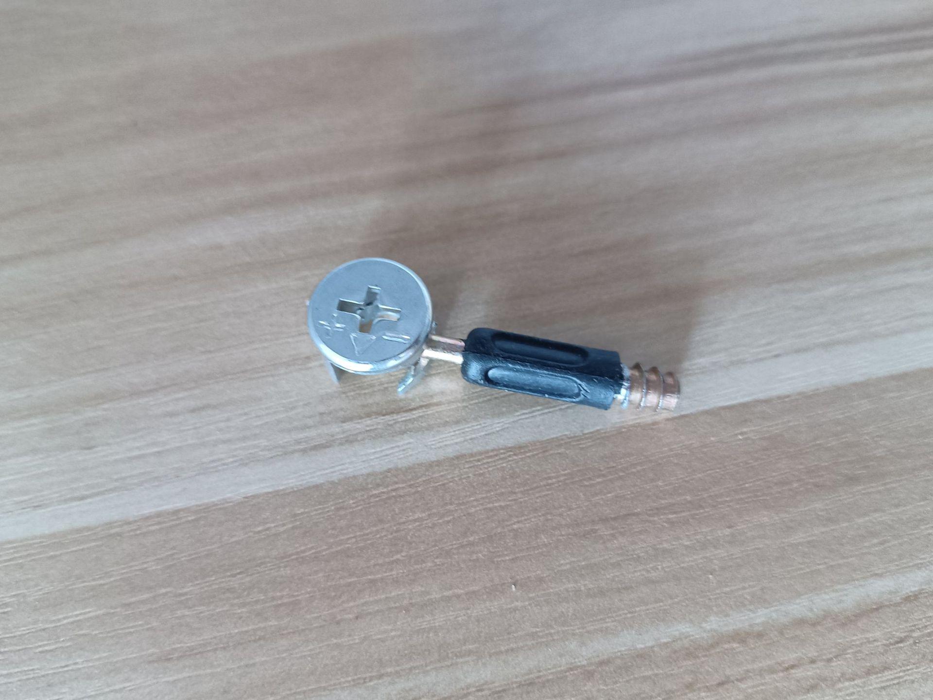 

Соединитель 3-в-1: Гайка эксцентрикового колеса для сборки кровати, шкафа, ящика и стола