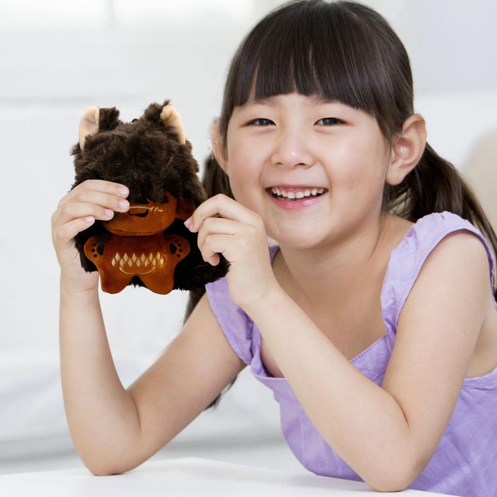 Plysjleker er søte og egnet for å gi som gaver. De er laget av trygge materialer for både gutter og jenter