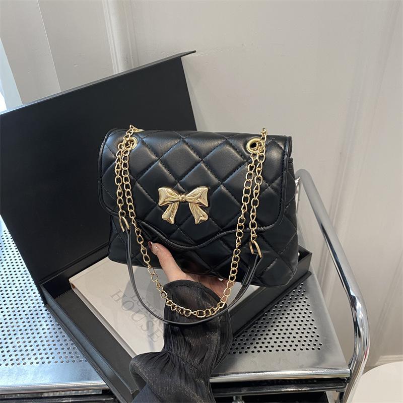 

Сумка премиум-класса, нишевая, женская, 2025, зима, новая сумка-мессенджер, женская, в стиле ins, зарубежная, универсальная, на плечо, с цепочкой, маленькая квадратная сумка чёрный