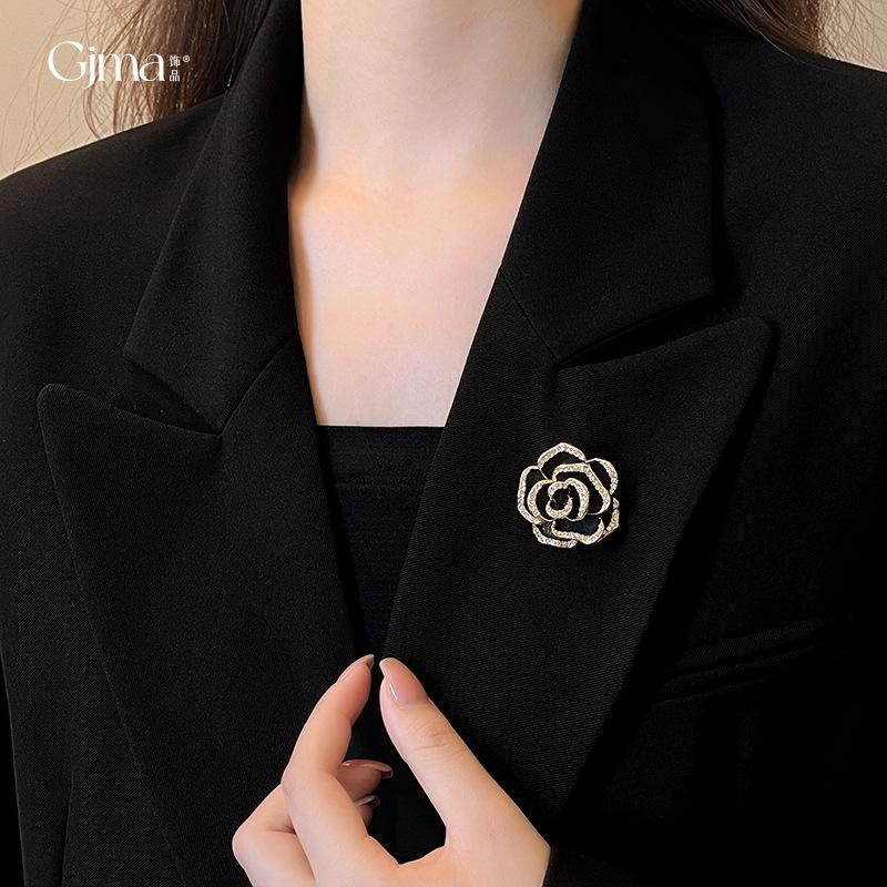 Retro Black Diamond-encrusted Camellia Brooch, Small Fragrant Corsage, Exquisite Temperament Brooch for Women