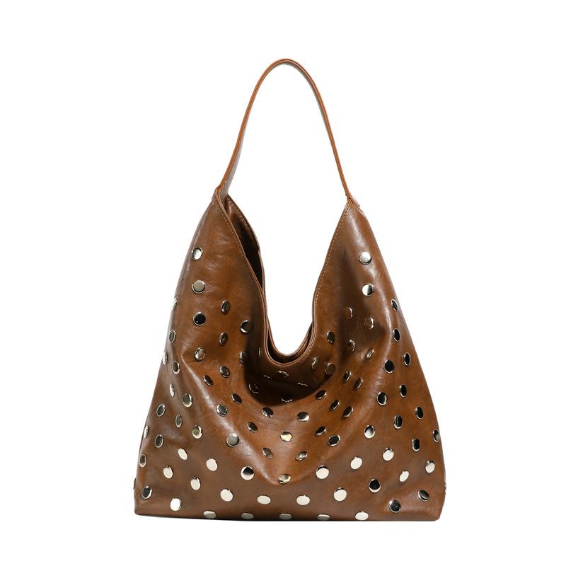 European and American rivet tote bag women's 2026 spring new fashion leisure commuter personalized shoulder bag