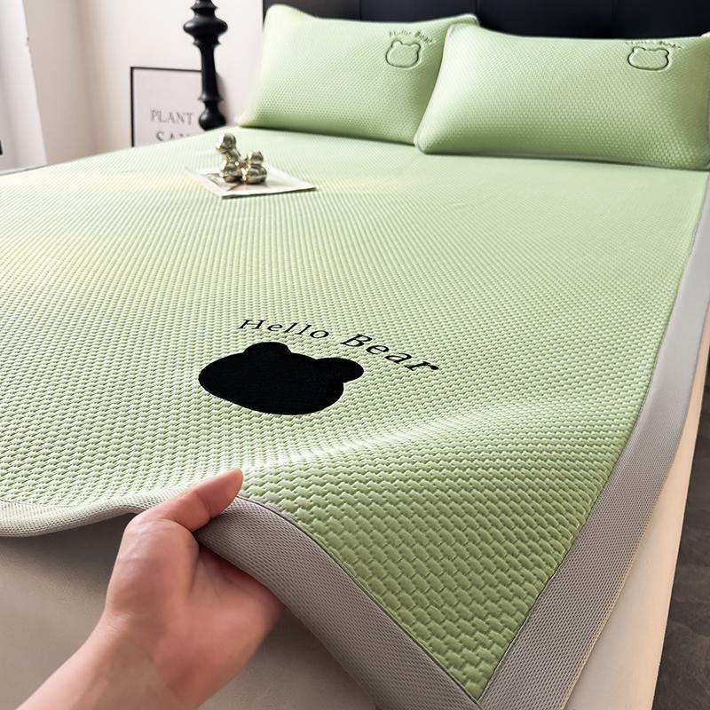 Clever Eight Treasures Bear Series Cooling Mat Set