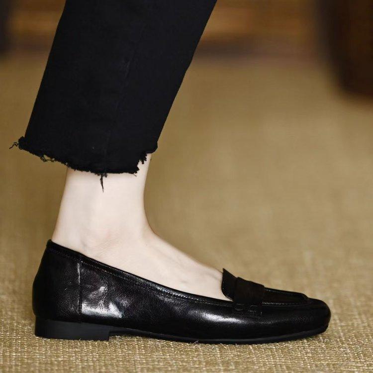 French Soft Leather Shallow Mouth Flat-soled Single Shoes Women's 2025 New Soft-soled One-pedal Square Head Low-heeled Doudou Loafers