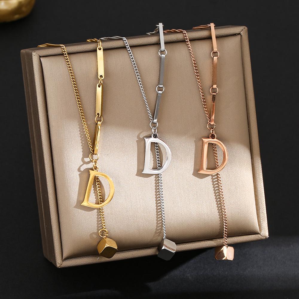 Collana di Lusso in Acciaio al Titanio Quadrifoglio – Elegante, Durevole, Catena Clavicola che non Sbiadisce per Donna