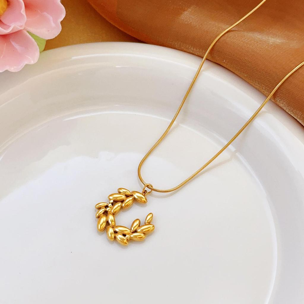 Złoty naszyjnik ze stali nierdzewnej: Elegancka, Wszechstronna, Nieblaknąca Biżuteria Damska