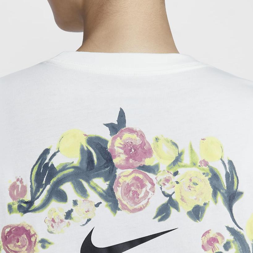 Nike T-shirt à col rond graphique Logo Floral Collection Artiste Sportswear Femme T-shirts Blanc HF4684-133