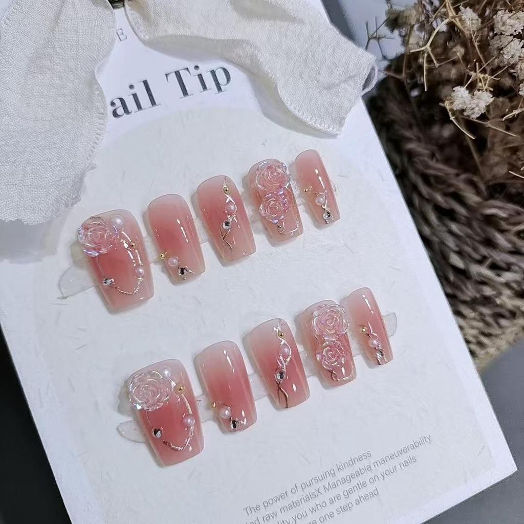 Short Blush Camellia Nails Set - 10 Pieces Gold Line Design