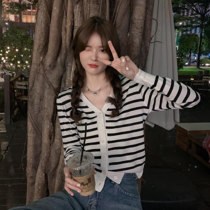 Striped V-Neck Knit Cardigan: Retro Loose Fit, Long Sleeve for Spring/Autumn