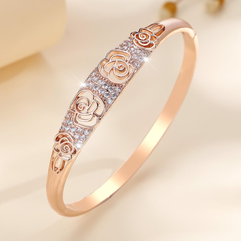 Classic and Elegant Micro-paved Zirconia Simple and Fashionable Flower Bracelet for Women