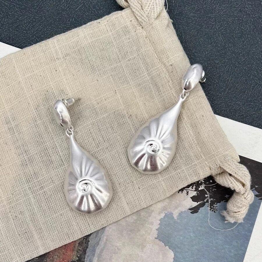 

Нишевый дизайн нерегулярные абстрактные матовые серьги-ракушки плиссированные гребешки подвеска легкие роскошные темпераментные серьги серебряный