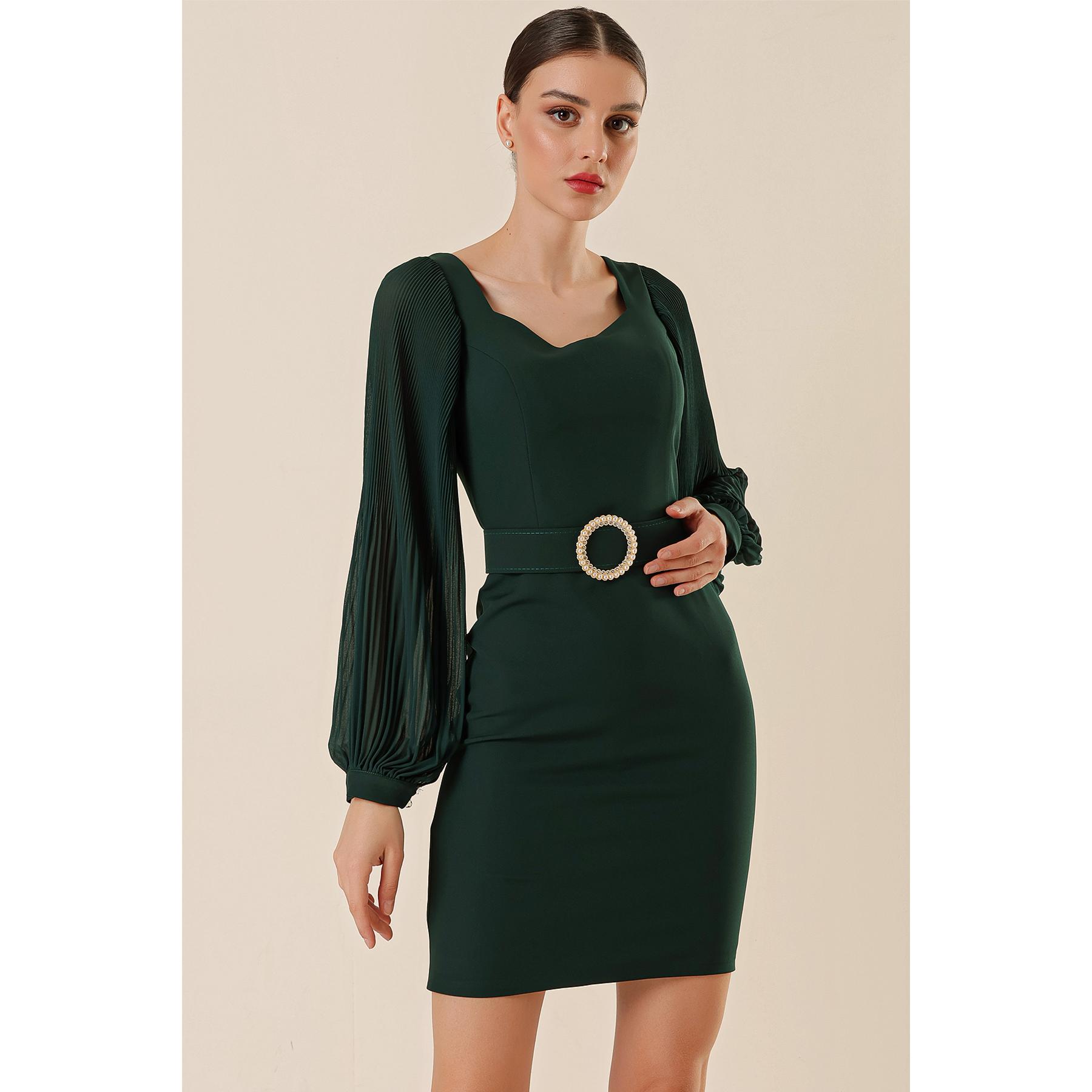 

Плиссированное шифоновое платье-футляр с рукавами и подкладкой с поясом на талии