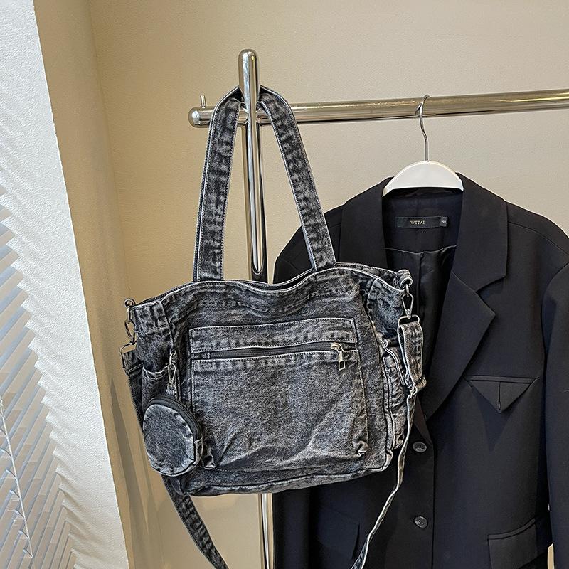 Denim large-capacity tote bag women's 2025 new casual commuter shoulder bag fashionable texture messenger bag