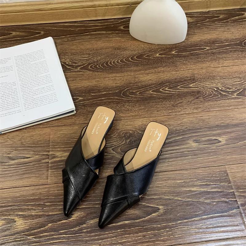

Muller shoes 2025 summer new flat-bottomed cool slippers French bag head pointed head flat heel pleated half slippers women s outer wear 40 чорний