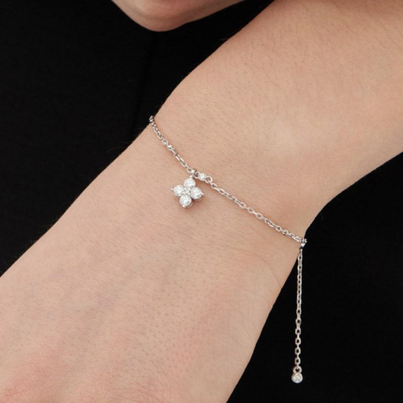 

Hyeres-lor Essence Silver (W) Moissanite Flower Bracelet HL4B54414W9175 single type