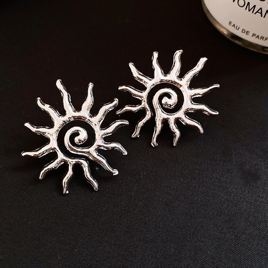Trendy Starfish Pearl Spiral Vortex Sun Metal Stud Earrings For Men Women Fashion Personalized Charms Jewelry Accessories