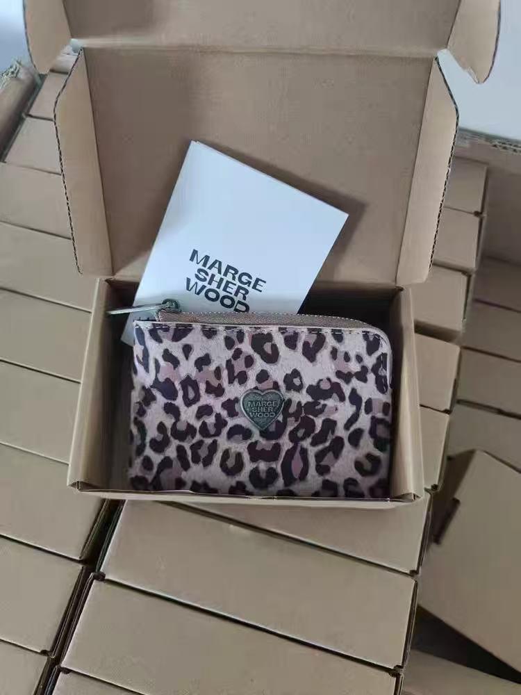 Корейская сумка Marge Кошелек на молнии с сердцем Новый женский мини-кошелек для монет из натуральной коровьей кожи 2025 года цветной печати леопарда 2180₽