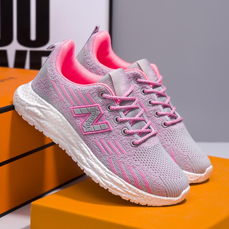

New fly-woven mesh breathable couple sports shoes outdoor versatile casual shoes soft-soled student running shoes 44 розовый