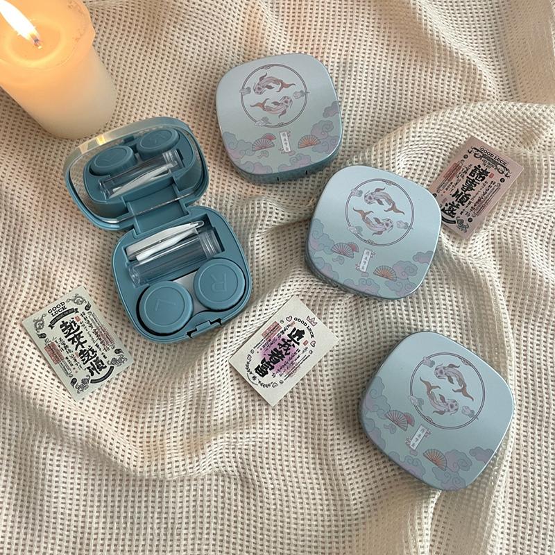 Tragbarer Minimalistischer Koi-Fisch Muster Pflege Kontaktlinsenbehälter Box Beauty-Linsen Aufbewahrungsbox Mini Reise-Set