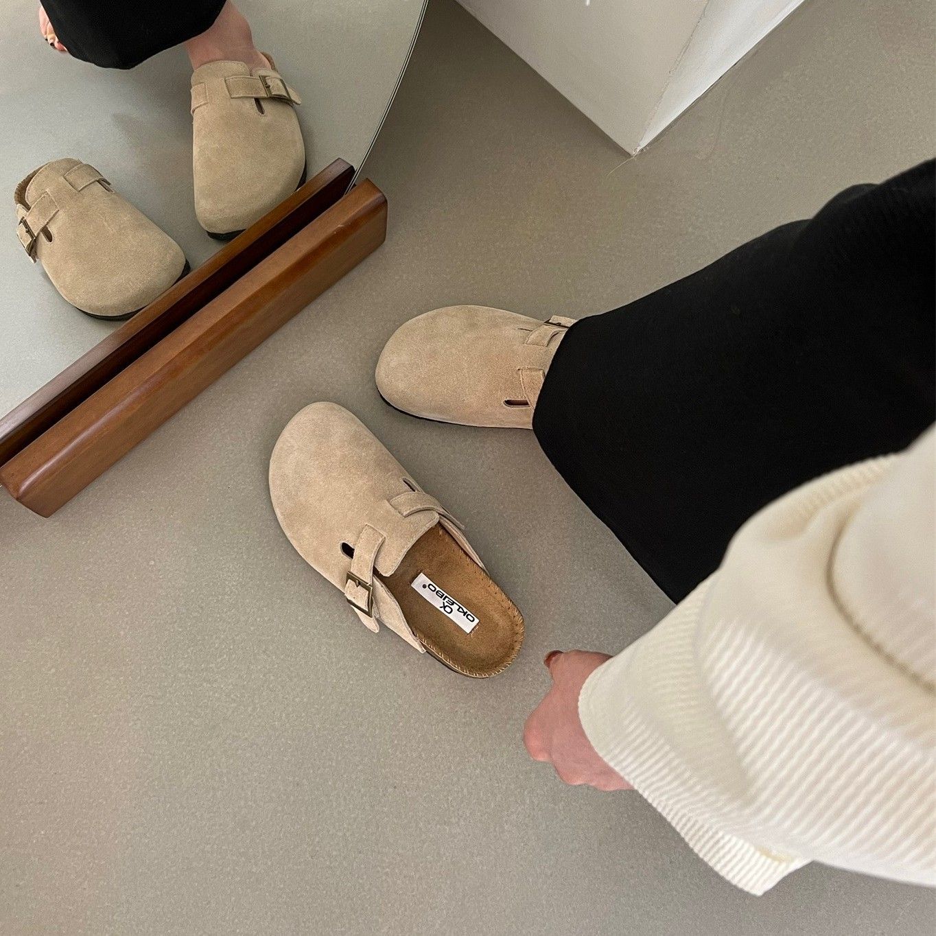 

Women s leather comfortable cork bottom flat bottom cowhide Boken casual solid color bag head slippers set feet 35