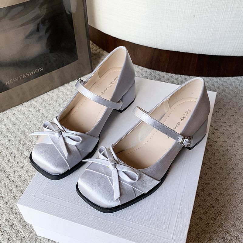 Single shoes 2025 autumn and winter new one-word strap with skirt fashionable and comfortable niche gentle evening breeze light mouth thick heel 